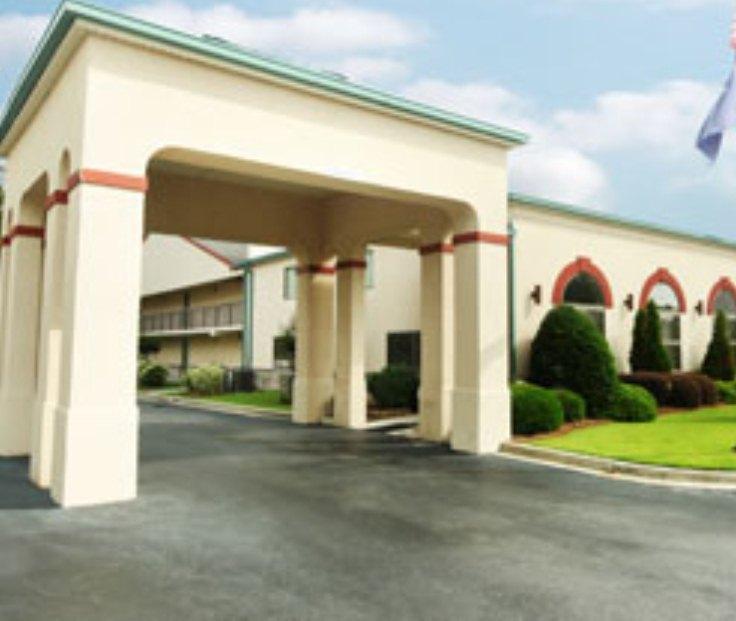Days Inn & Suites By Wyndham Columbia Airport West Columbia Exterior photo